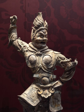 唐代彩绘贴金天王俑