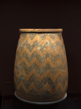 新石器时代尖底彩陶罐