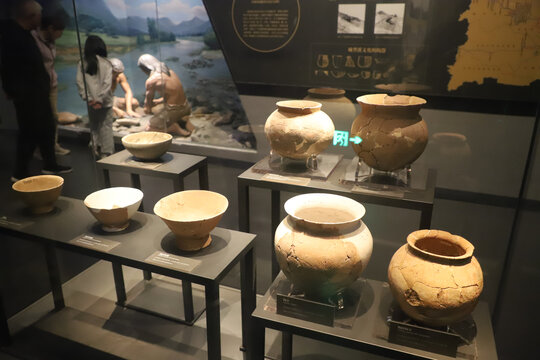 博物馆陶罐