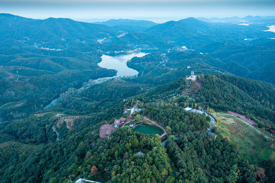 俯瞰天池山