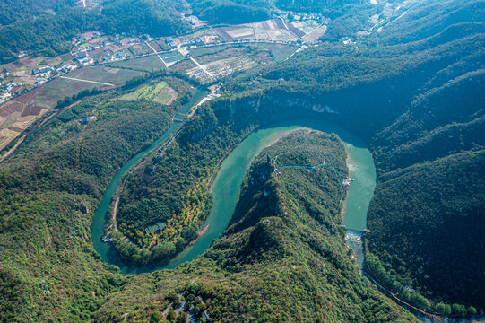 山环水绕古山寨