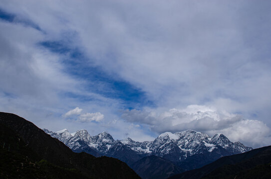 川藏线318国道贡嘎雪山