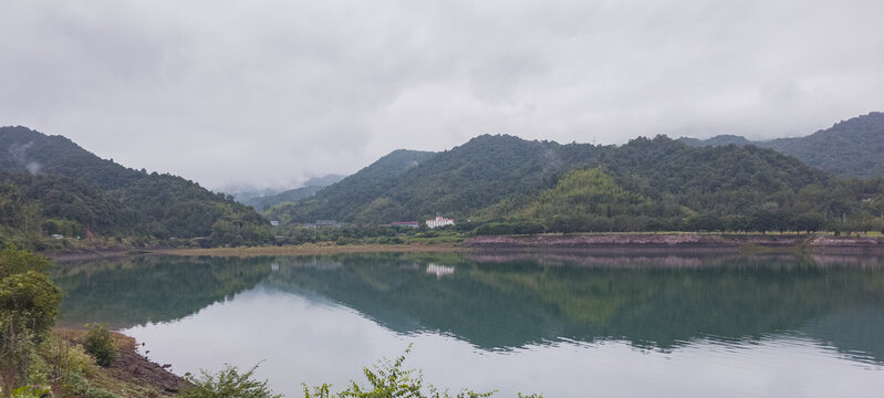 雨后水库