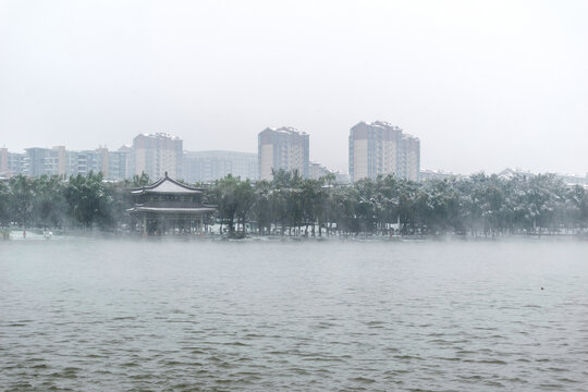 烟雨曲江南湖