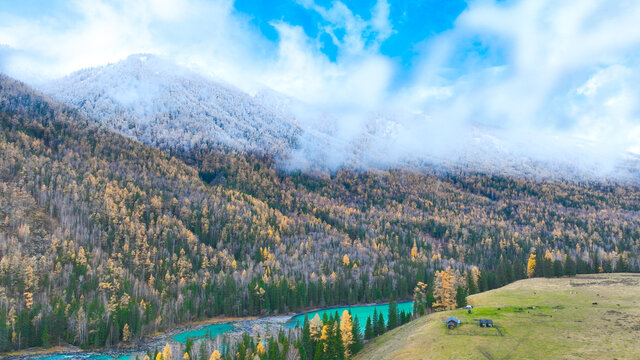 喀纳斯卧龙湾雪后景色