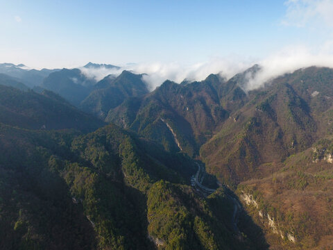 群山烟雾