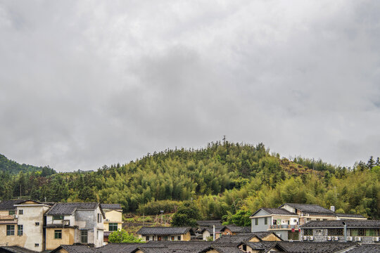 俯瞰南靖土楼砖楼山峰白云