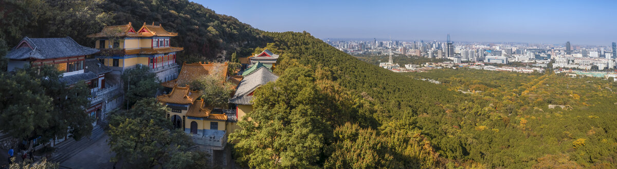 宽幅兴国禅寺秋色大图