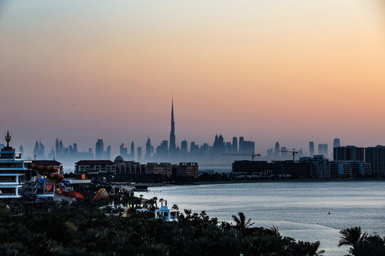 阿联酋迪拜市中心日出全景