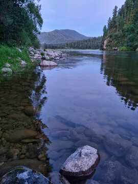 山间河流