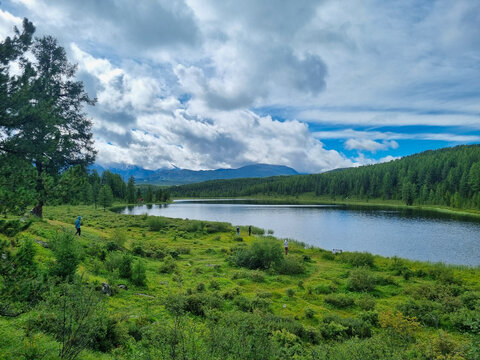 山水美景与湖泊