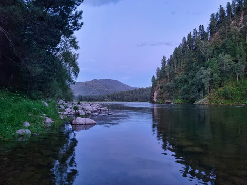 山间河流