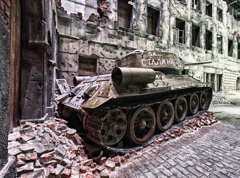 老坦克与废墟