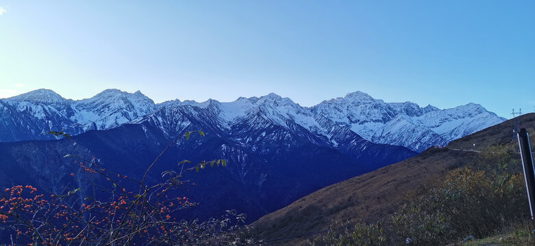 山峦起伏的巴朗山