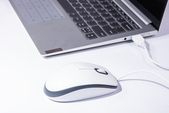 鼠标与笔记本电脑键盘