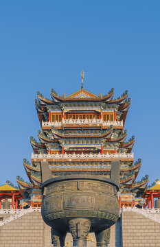 广西柳州西来寺的寺庙与鼎