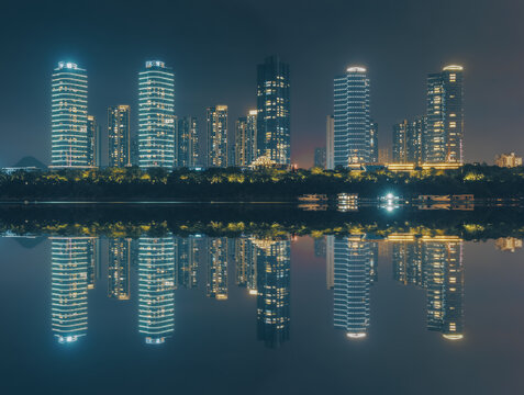 高楼夜景灯光与倒影柳州江滨建筑