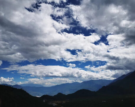 西藏高山