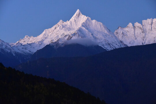 香格里拉梅里雪山日照金山