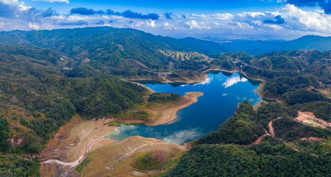 揭阳市黄满寨瀑布风景区山顶湖泊