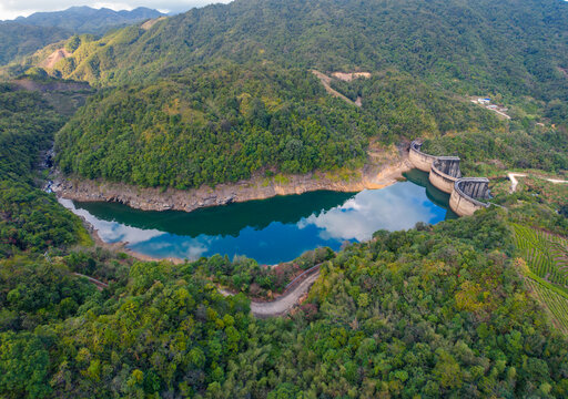 揭阳市黄满寨瀑布风景区山顶湖泊