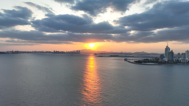 青岛海滨落日小青岛