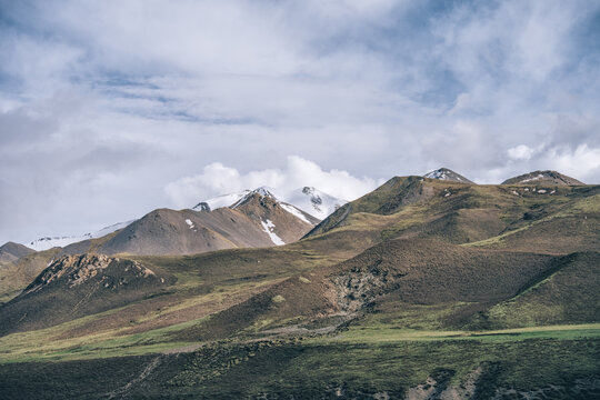 青海果洛阿尼玛卿山地形地质景观