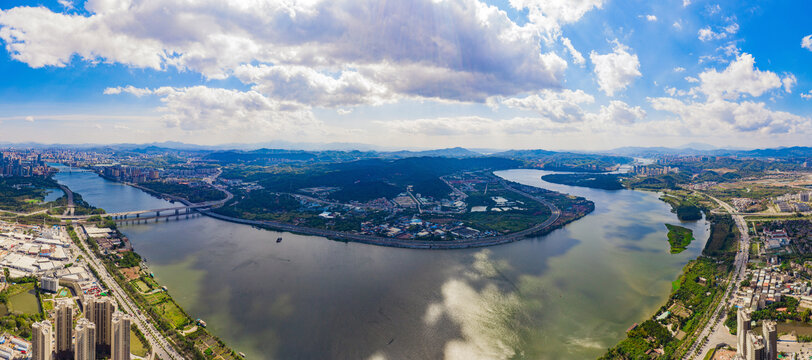 惠州城市环岛蓝天白云航拍图