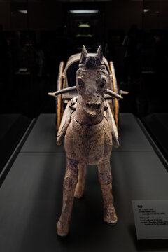 中国国家博物馆的东汉陶车