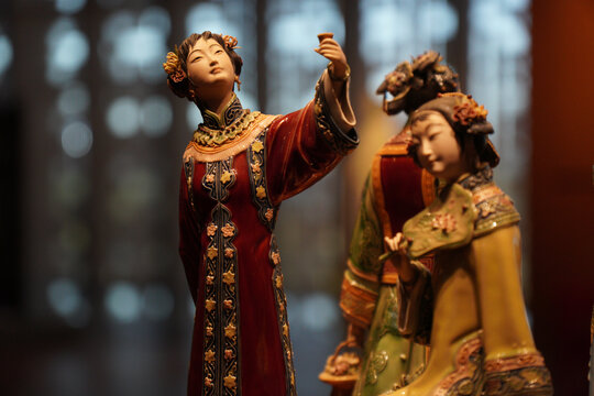 陶瓷中式仕女艺术展品