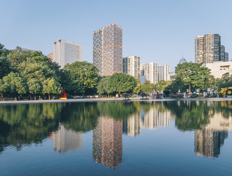 广西柳州河东CBD建筑水面倒影