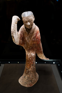 中国国家博物馆的西汉彩绘陶舞俑
