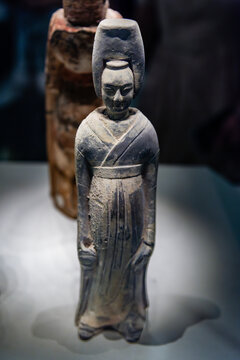 中国国家博物馆的北朝笼冠陶俑