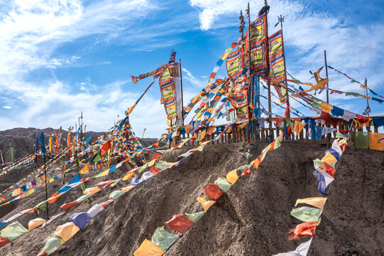 张掖肃南祁丰乡文殊寺前山景区