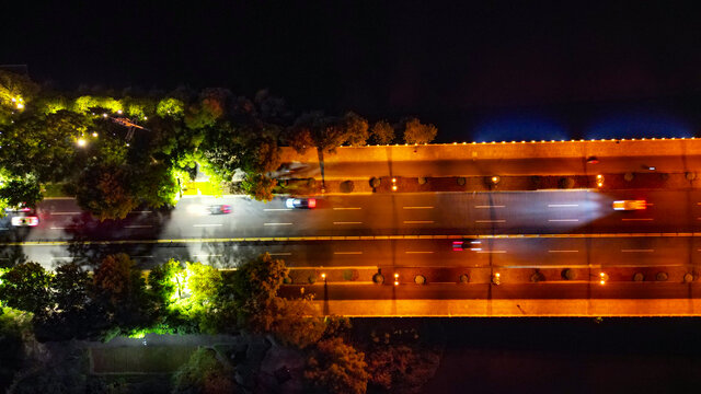 公路高架夜景车流