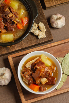 砂锅炖羊肉土豆汤