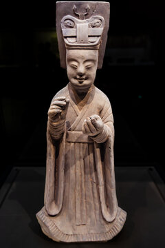 中国国家博物馆的隋代笼冠陶俑