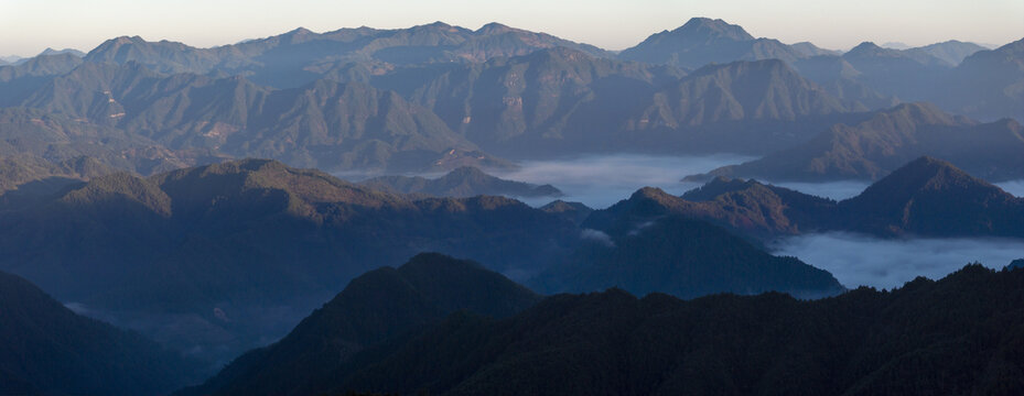 群山高山山脉山峦宽幅风光