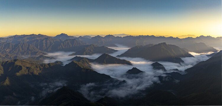 群山高山山脉山峦宽幅风光