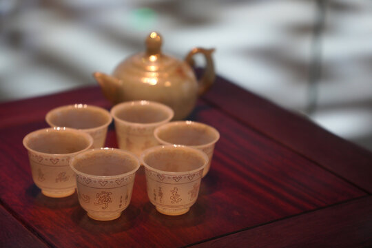 中国工艺美术馆精美玉茶具