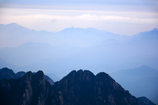 黄山水墨山水画