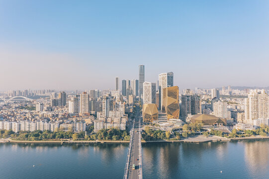 航拍柳州柳江大桥与市中心建筑群