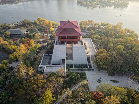 航拍山东枣庄东湖公园初冬美景