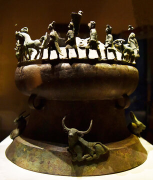 古滇国贡纳场面青铜贮贝器