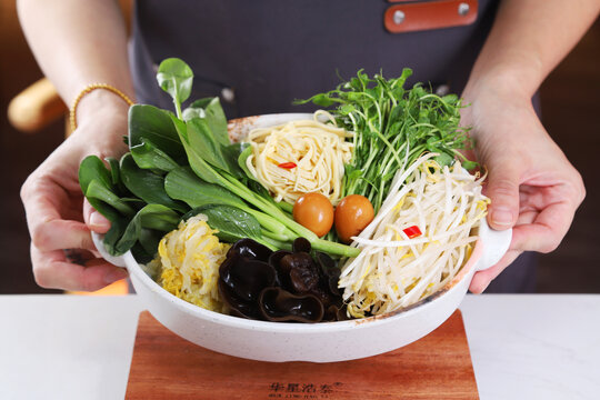 米线蔬菜拼盘