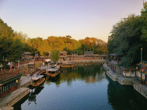 北京颐和园苏州街秋景