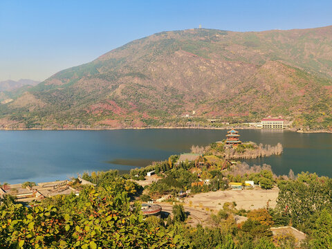 北京十三陵水库秋景