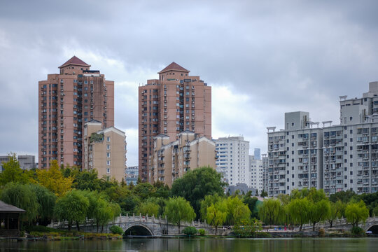 现代城市湖景房景观