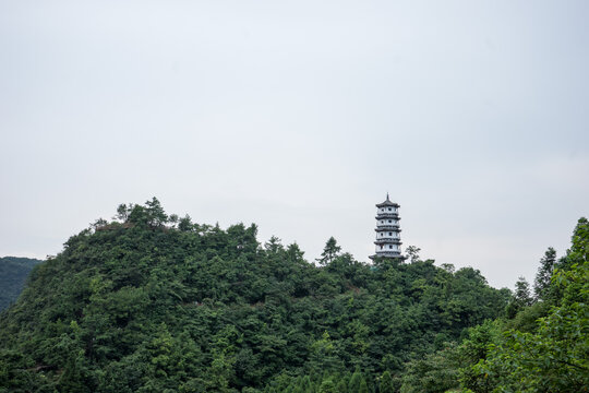 娄山关雁鸣塔