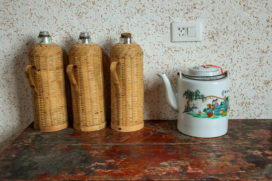 五十年前竹升篾热水瓶和茶壶